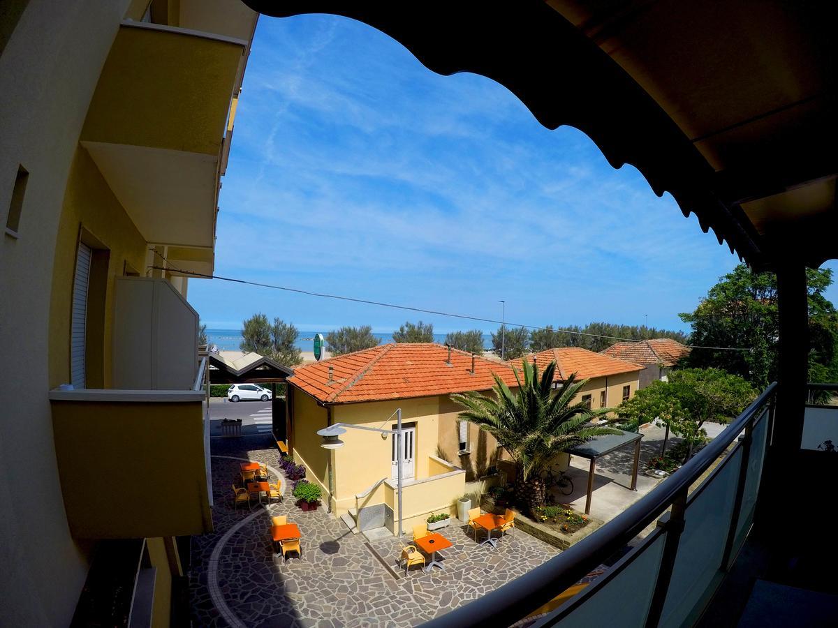 Hotel Dei Galli เซนีกัลเลีย ภายนอก รูปภาพ